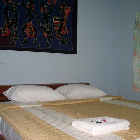 Pineapple Guesthouse Karon Bagian luar foto