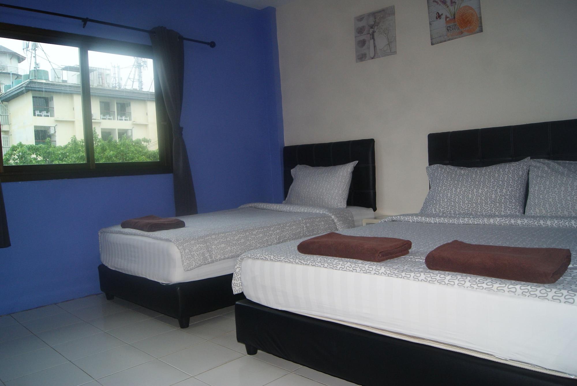 Pineapple Guesthouse Karon Bagian luar foto