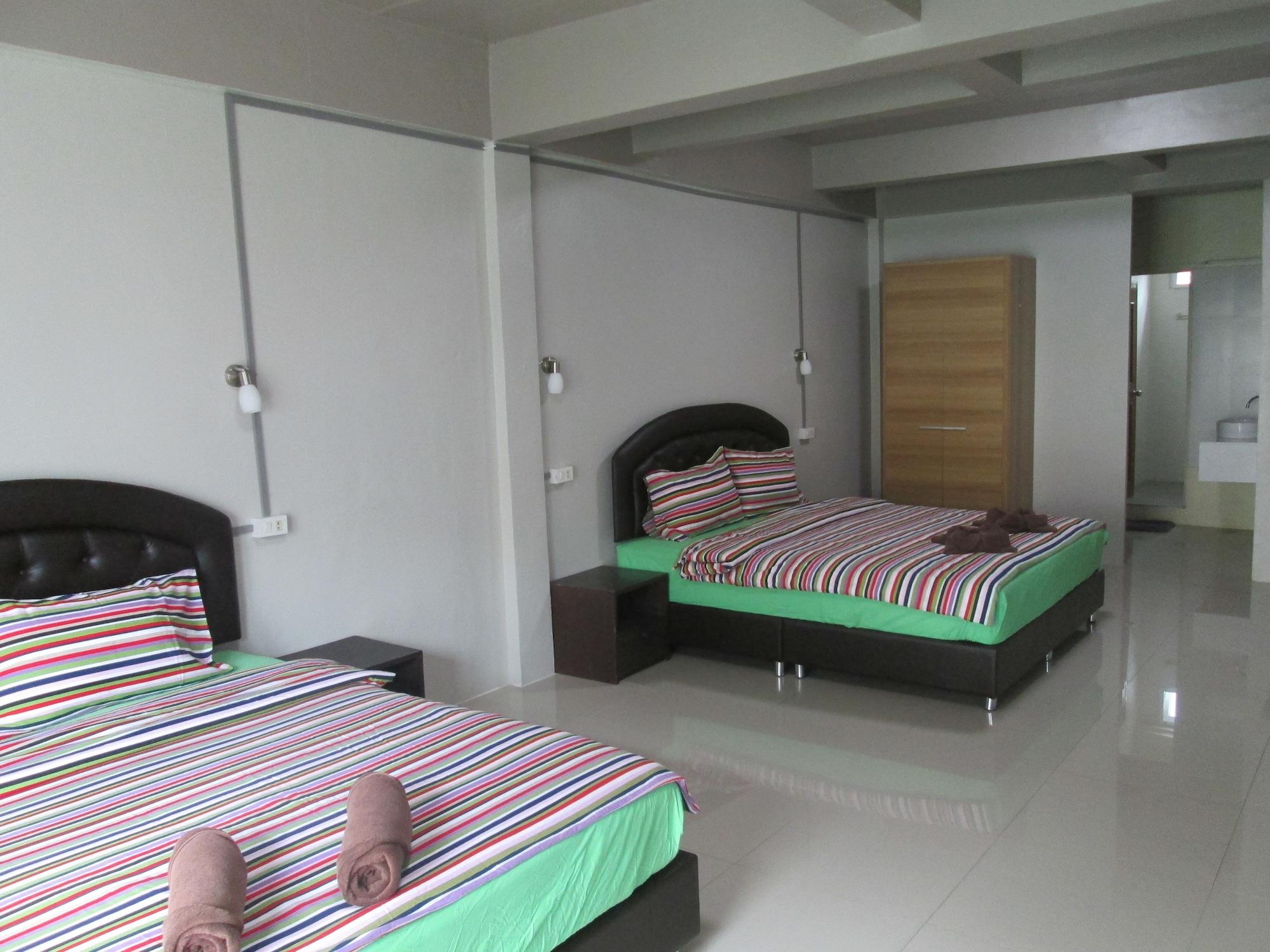 Pineapple Guesthouse Karon Bagian luar foto