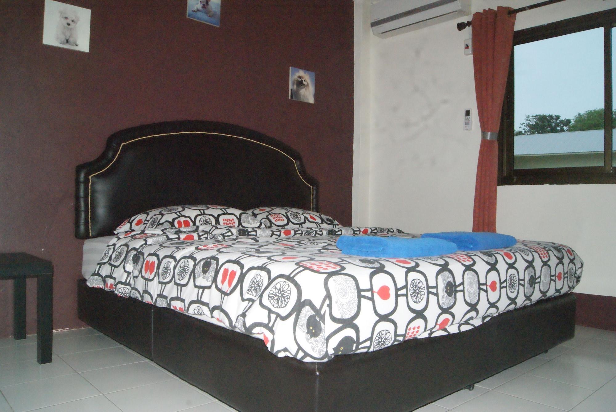 Pineapple Guesthouse Karon Bagian luar foto