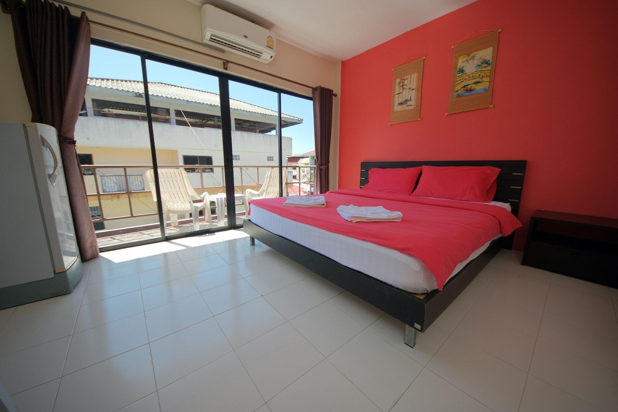 Pineapple Guesthouse Karon Bagian luar foto