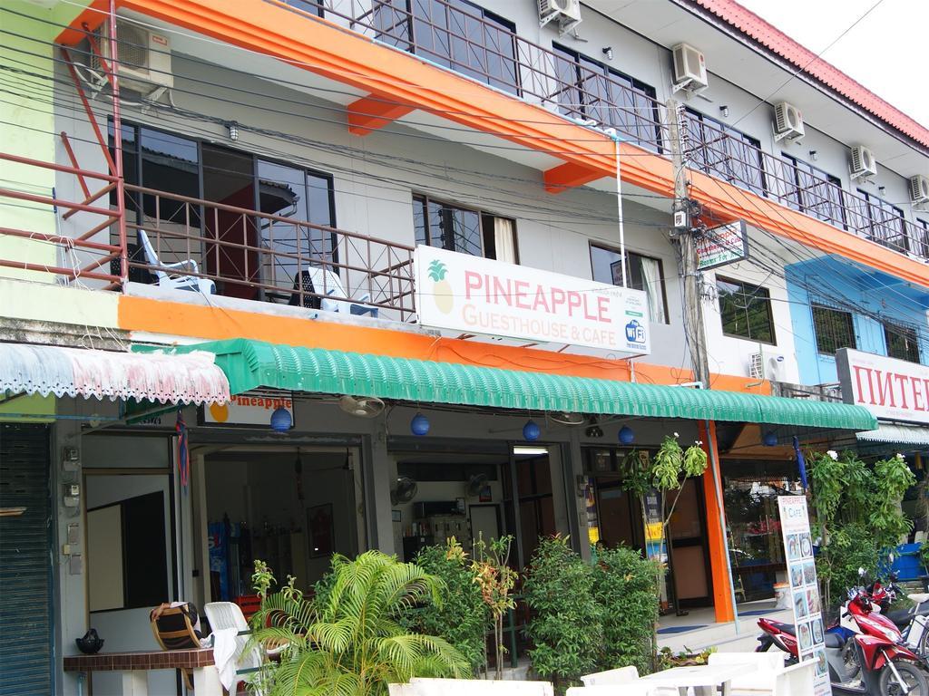 Pineapple Guesthouse Karon Bagian luar foto