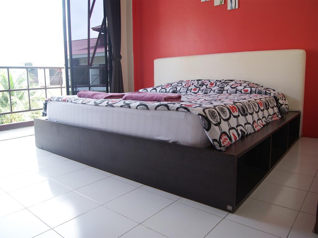 Pineapple Guesthouse Karon Ruang foto