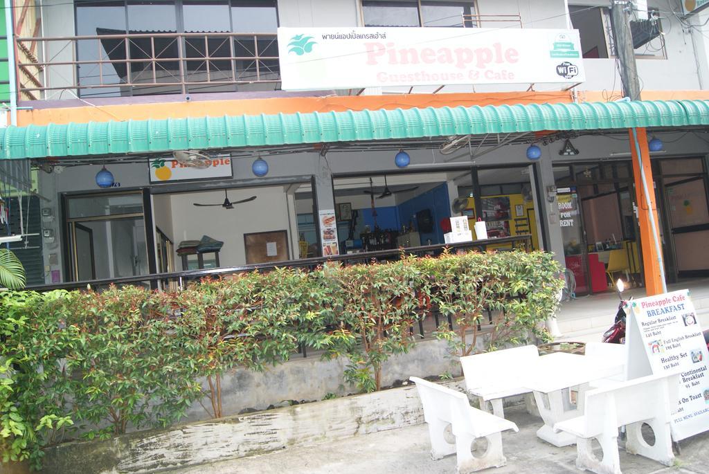 Pineapple Guesthouse Karon Bagian luar foto