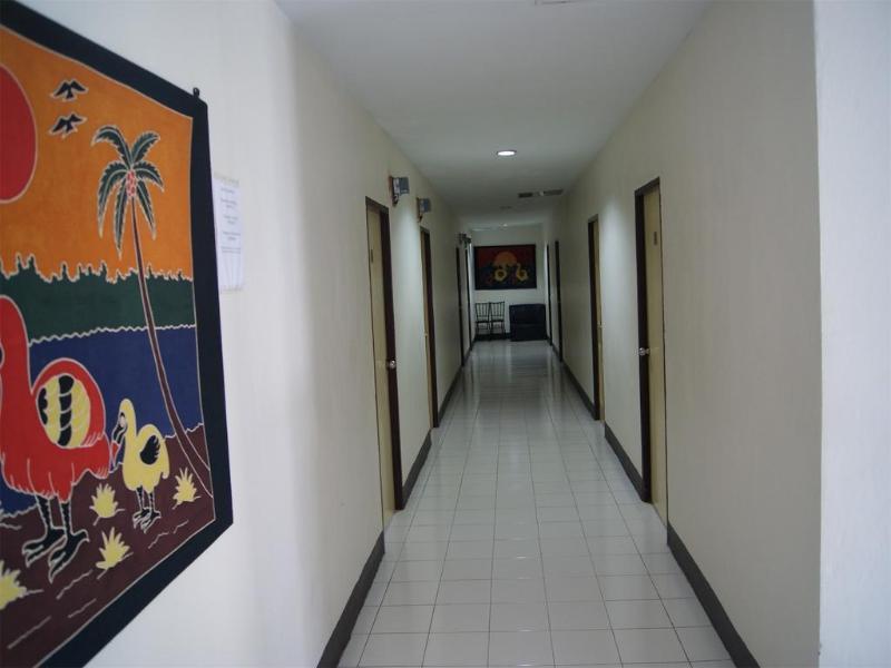 Pineapple Guesthouse Karon Bagian luar foto