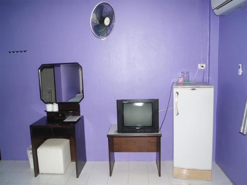 Pineapple Guesthouse Karon Bagian luar foto