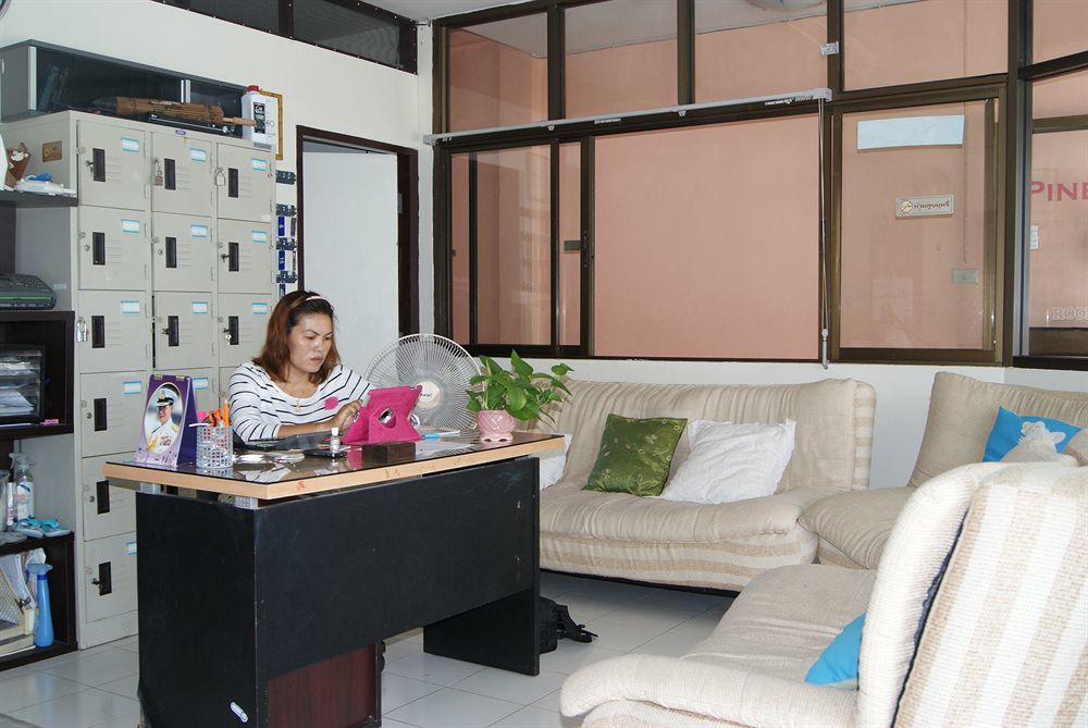 Pineapple Guesthouse Karon Bagian luar foto