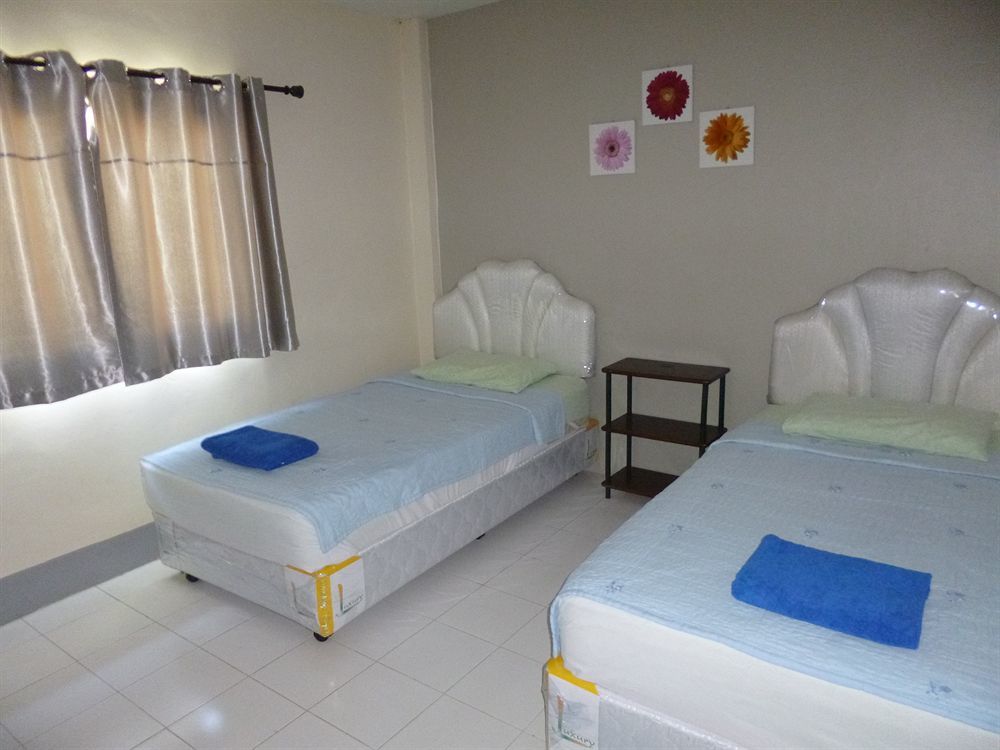 Pineapple Guesthouse Karon Bagian luar foto