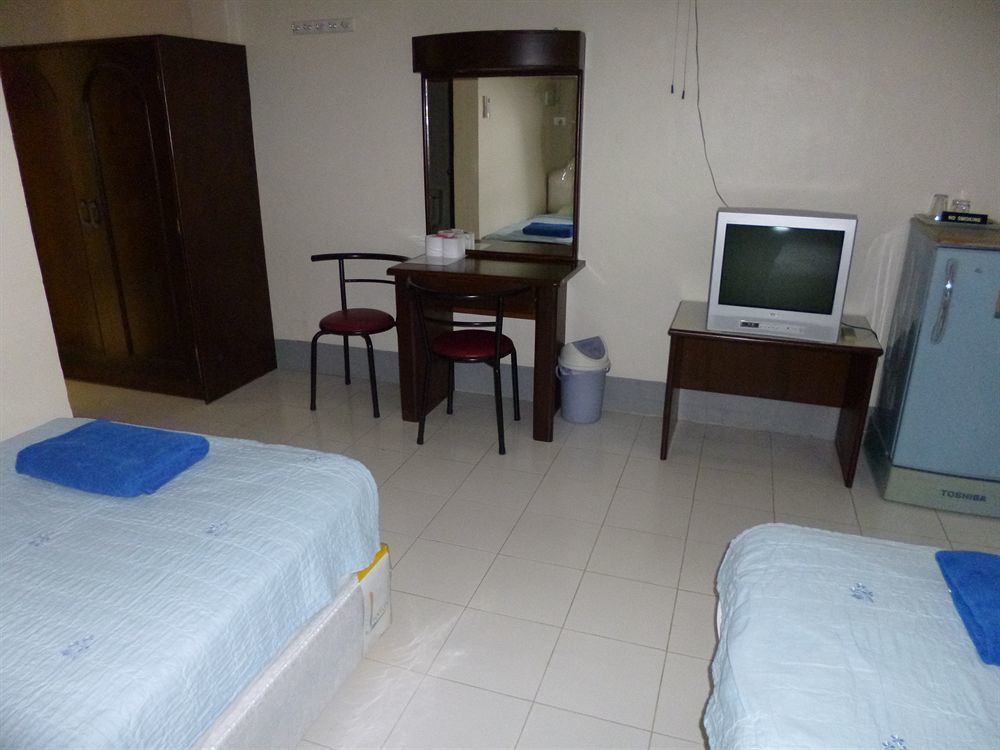 Pineapple Guesthouse Karon Bagian luar foto