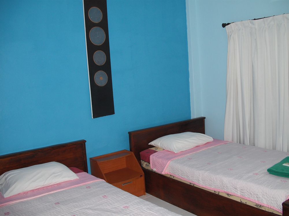 Pineapple Guesthouse Karon Bagian luar foto