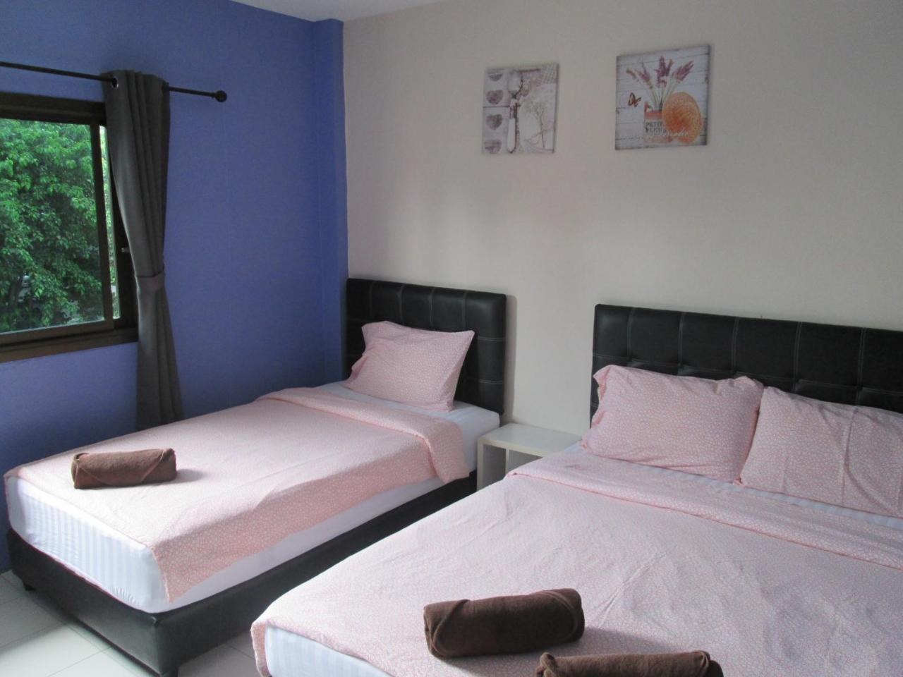 Pineapple Guesthouse Karon Bagian luar foto