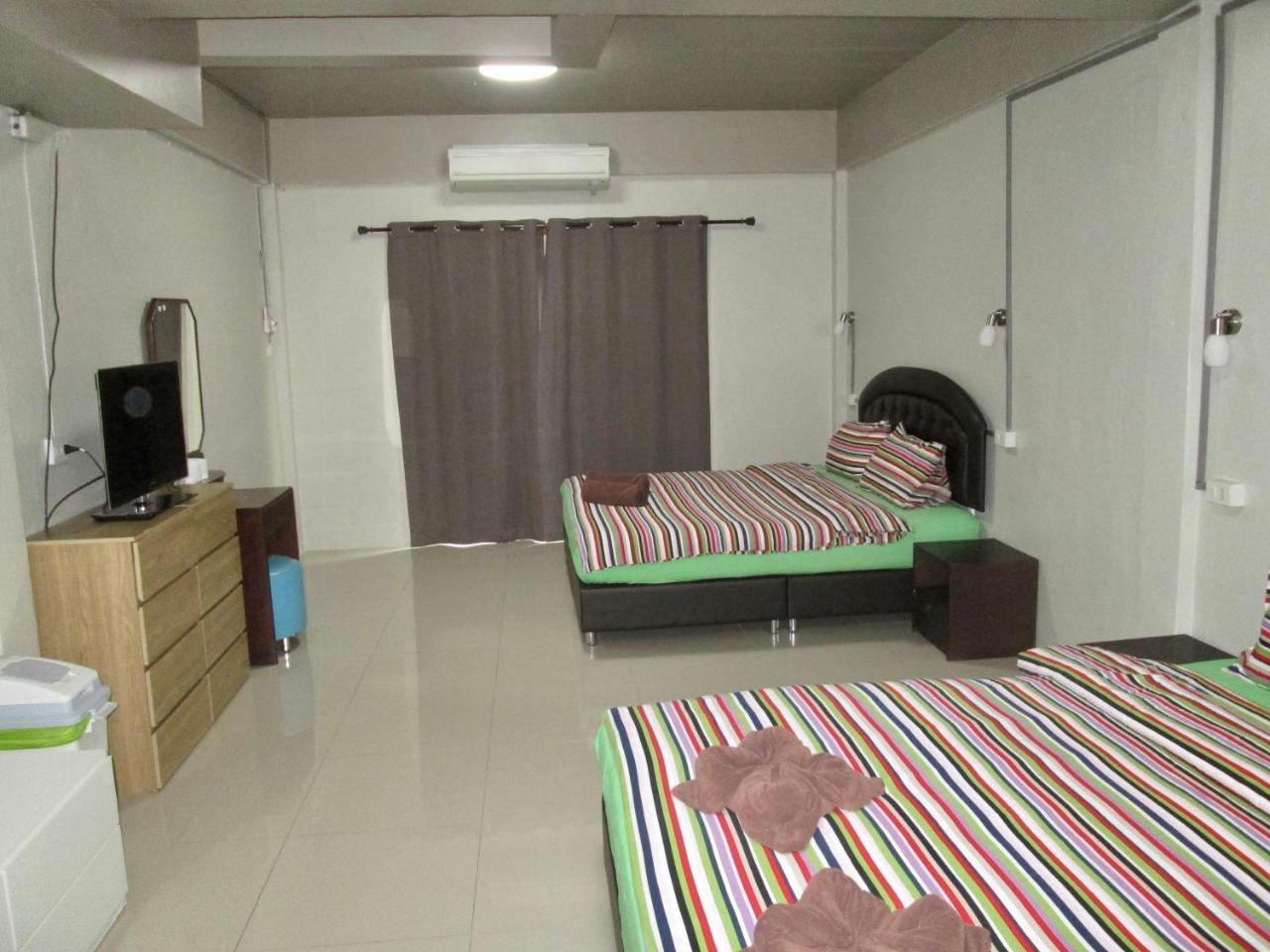 Pineapple Guesthouse Karon Bagian luar foto