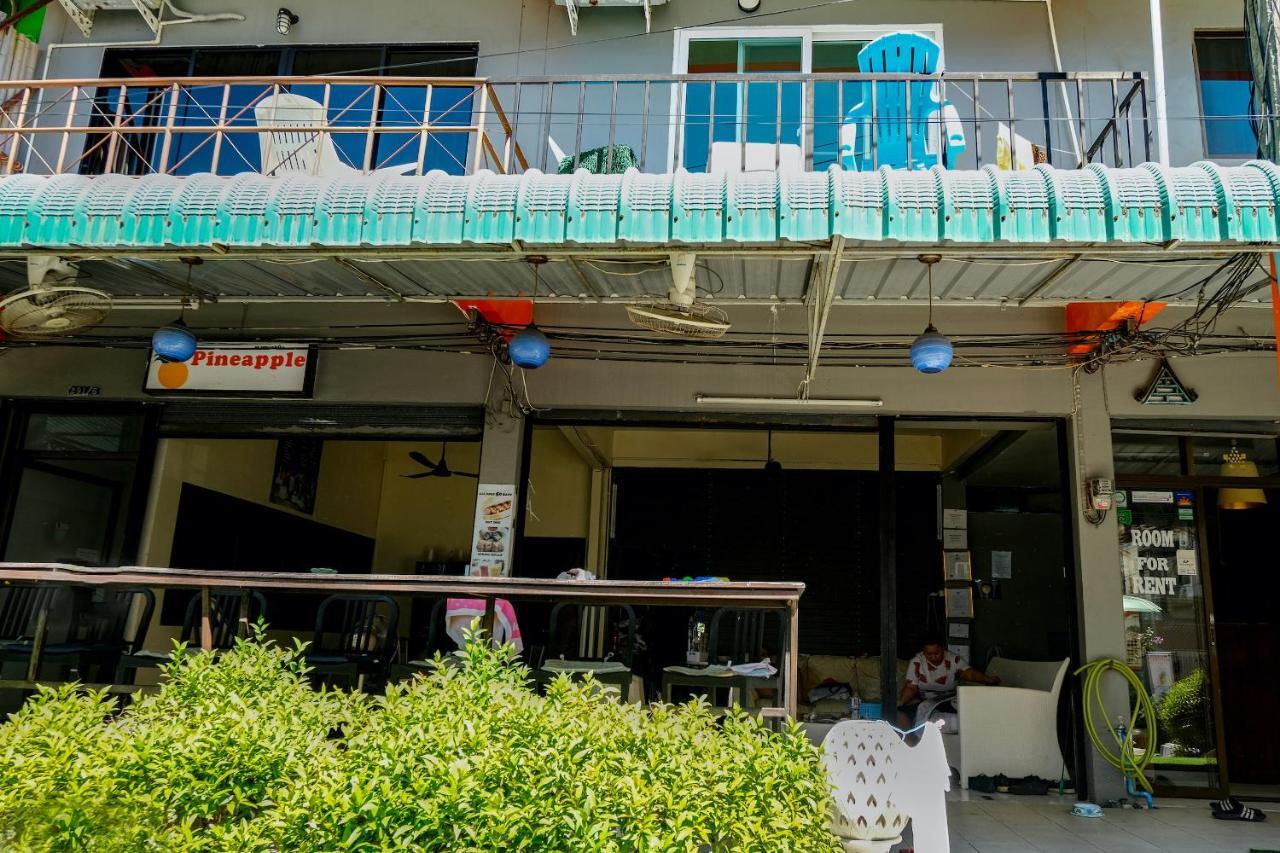 Pineapple Guesthouse Karon Bagian luar foto