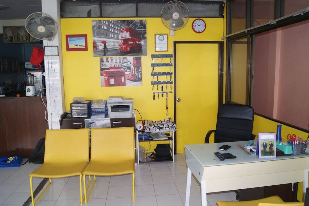 Pineapple Guesthouse Karon Bagian luar foto